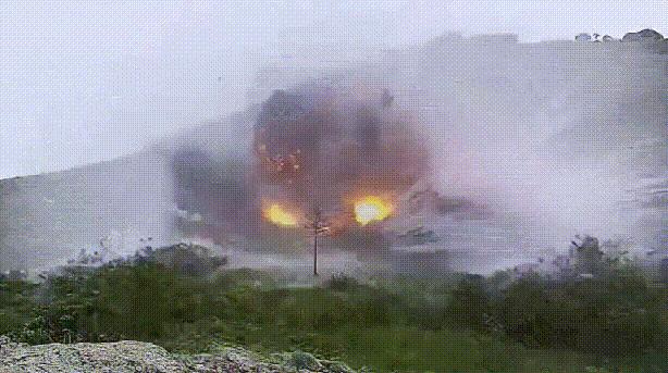 中程弹道导弹打击海上目标视频,防空导弹打击飞机视频