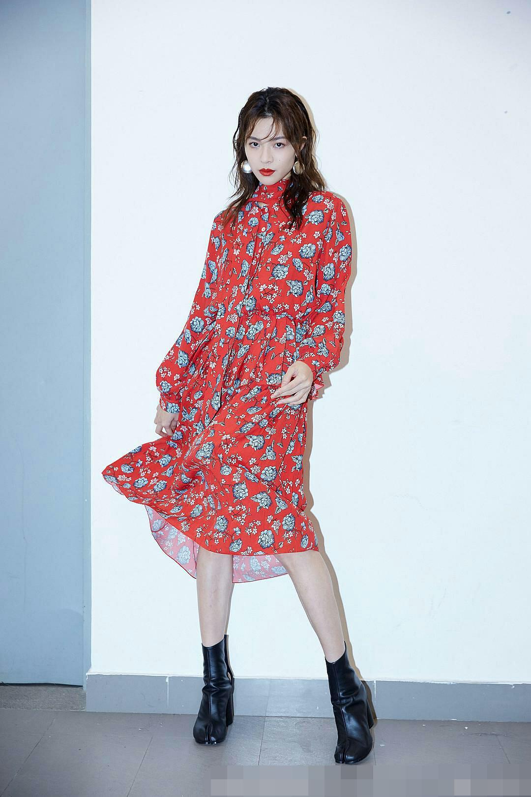 倪妮迪丽热巴红裙,迪丽热巴倪妮红裙