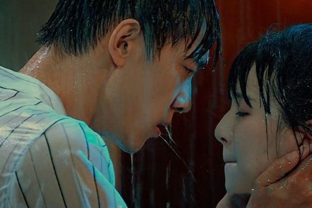 谭松韵吻戏初吻给了谁,谭松韵和晏紫东微博互动