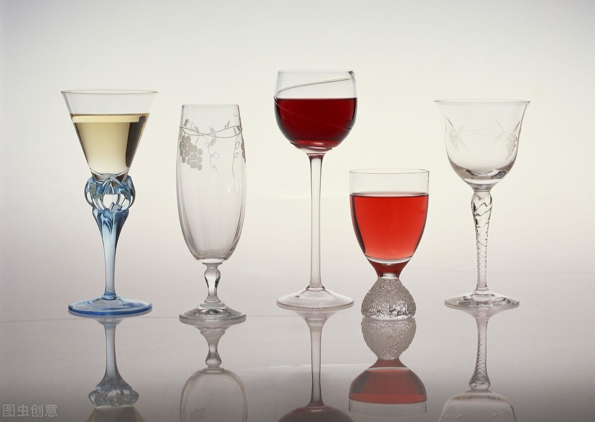 中年女性主动与你说话有什么意思,中年妇女主动和你说话是什么意思