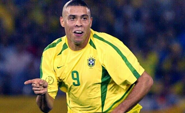 足球世界两个相同的球员有什么用,两大世界王者的比拼