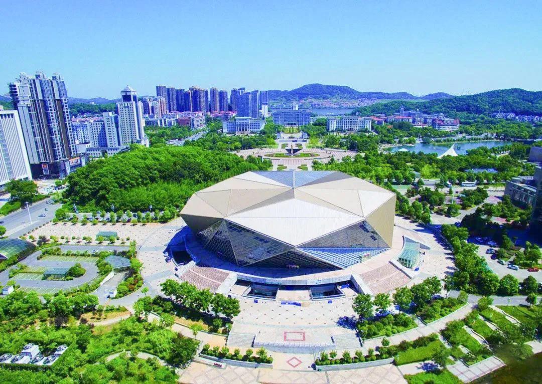 体育场和足球场的区别,体育场和体育馆对比图