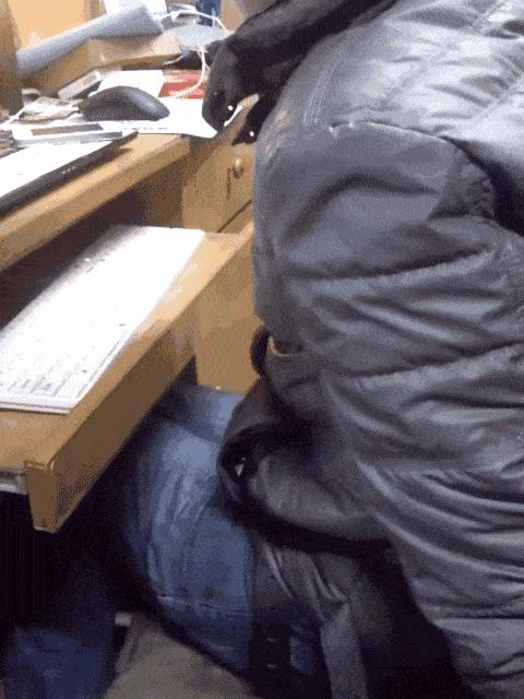 女人抖腿说明什么心理,喜欢抖腿的人是什么心理