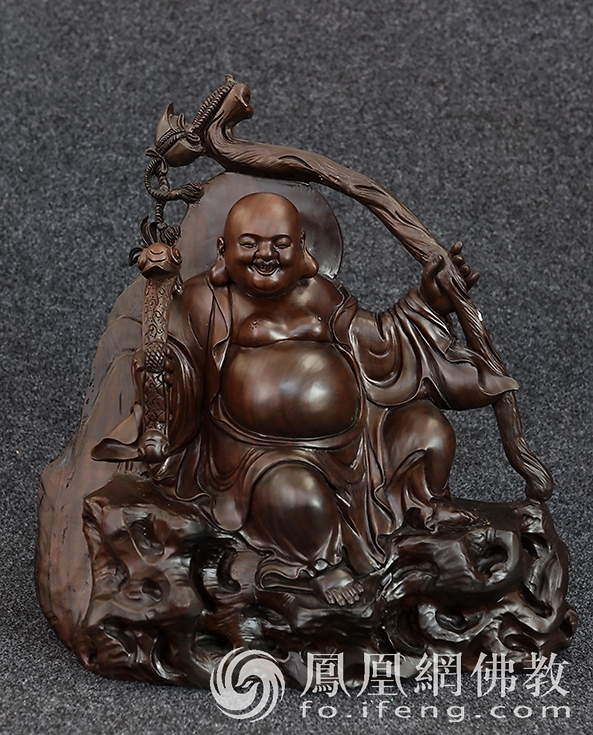 桐柏山木雕博物馆弥勒佛雕像,桐柏木雕博物馆龙的雕像