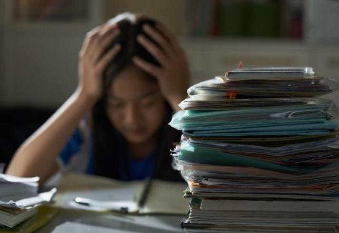 “孩子放学，我还没下班”，教育部发布解决方案，有人欢喜有人忧