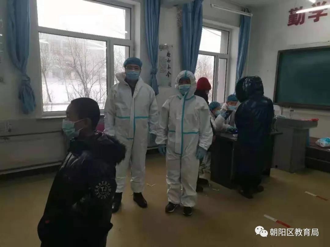 讲述教育小故事传递教育正能量——长春朝阳区教育系统志愿者在检测现场