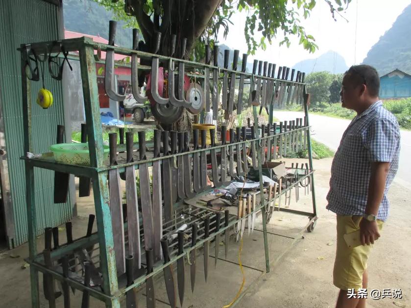 越南老兵重回当年战斗过的洞穴 (越南老兵回忆丛林战争)