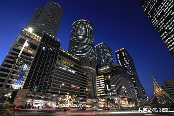 超广变大三元新选图丽发布16-28mmf/2.8