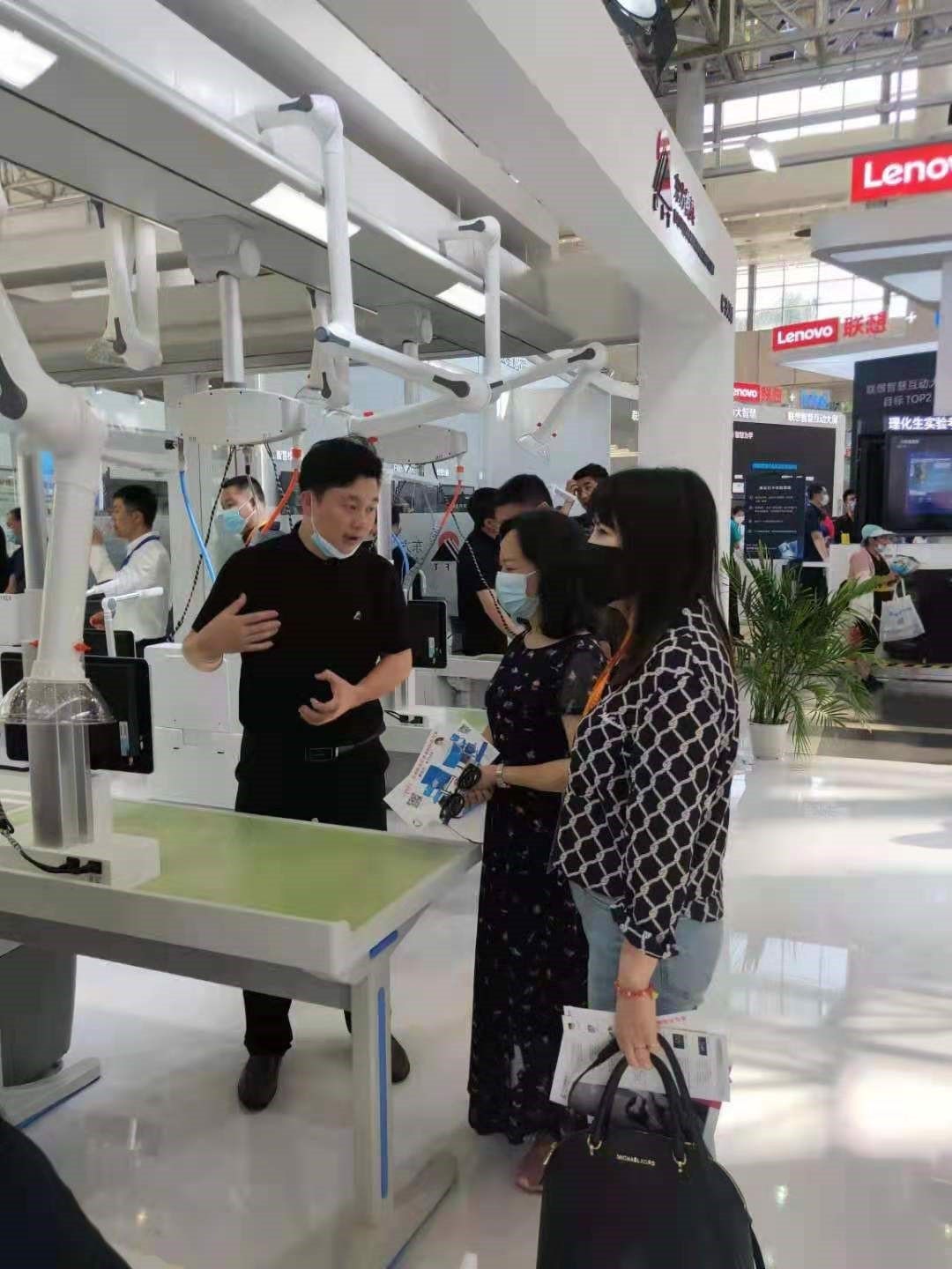 东方教具独家冠名79届中国教育装备展示会传统教装企业向阳再出发