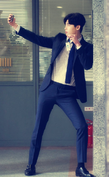 韩剧《死之咏赞》李钟硕零酬出演，又要秀一波演技了吗