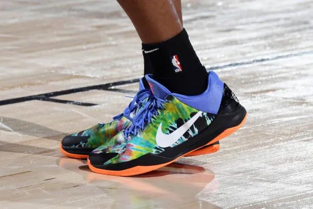 nba球员詹姆斯球鞋上脚,nba球星上脚球鞋詹姆斯18