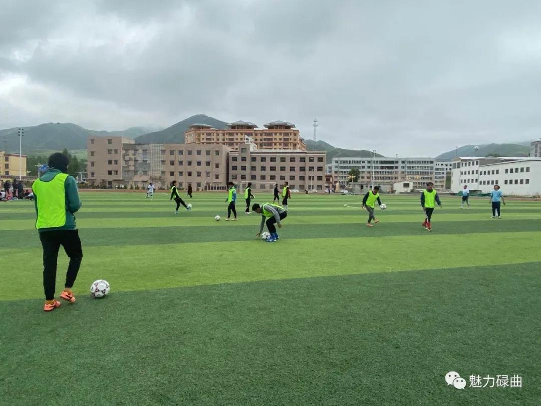 碌曲县足球队积极备战第二届“牡丹杯”足球邀请赛