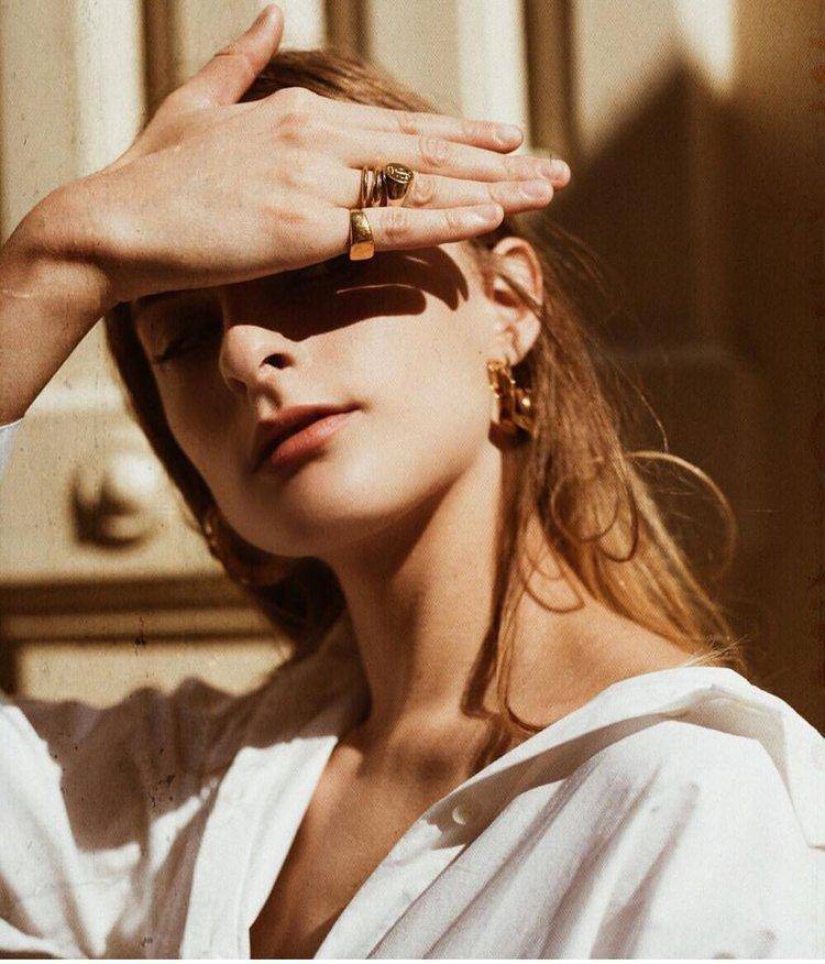 有时候质感就体现在小小的配件上，一件可以陪你穿梭日常的珠宝