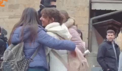 面对疫情我们来不及感慨 (疫情面前我们该怎么去生活)