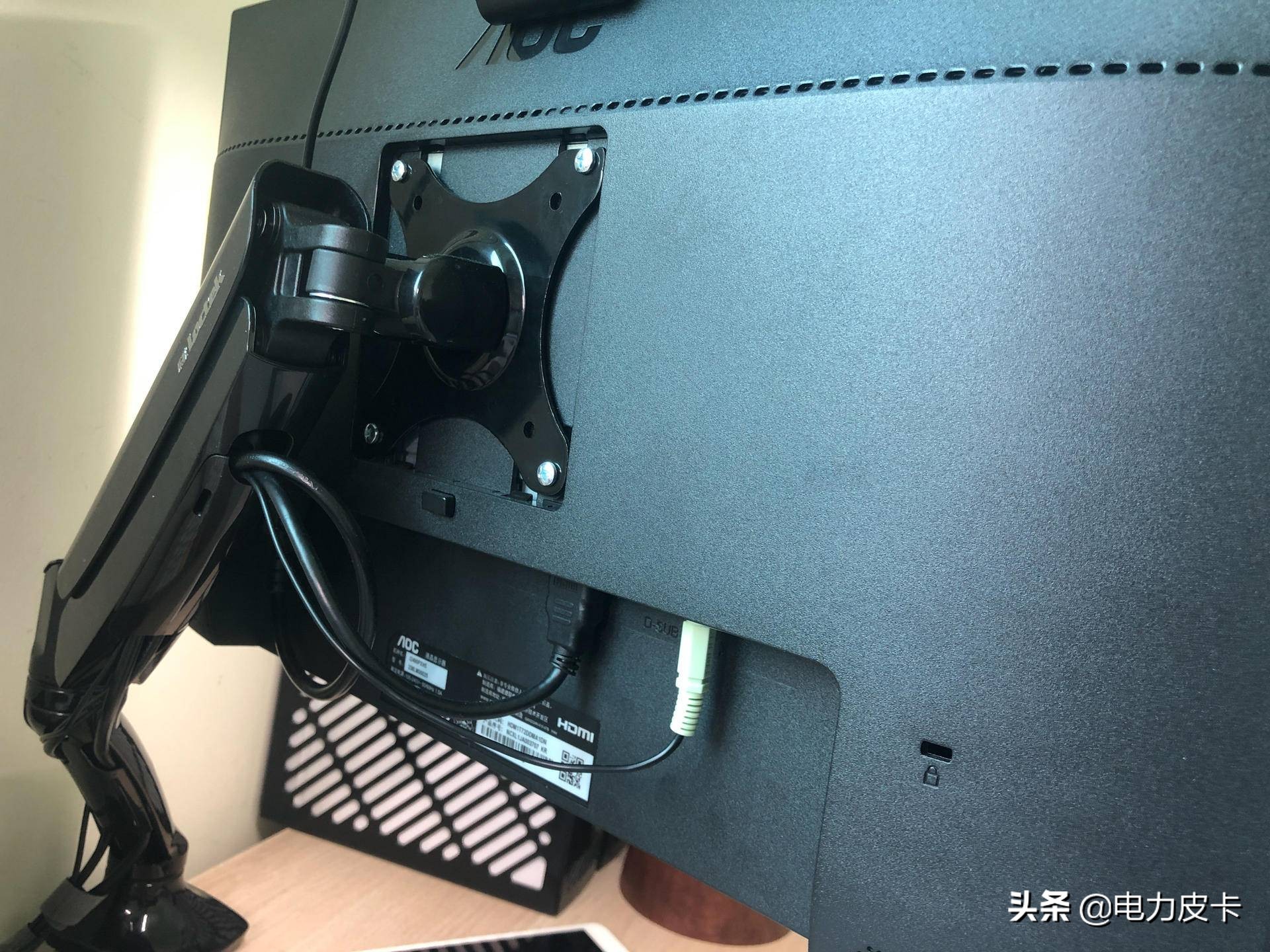 所有人都能轻松复刻的平凡桌面