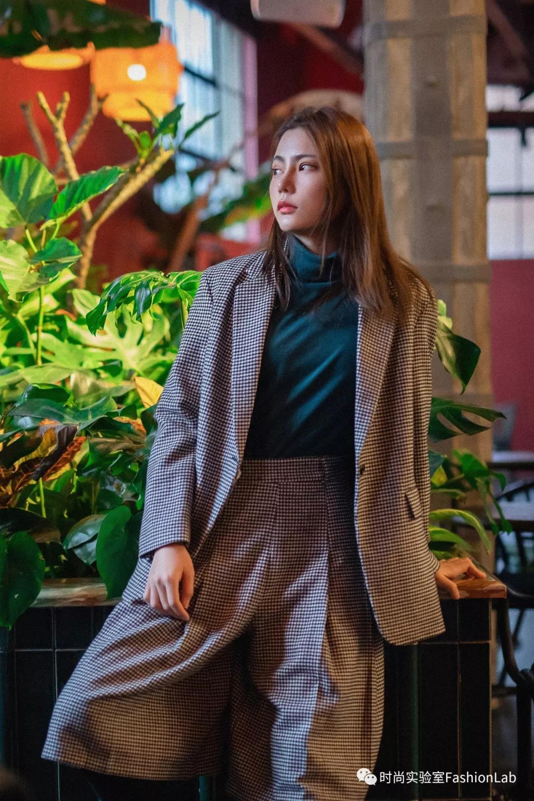 冬天下身穿暖和还是上身穿暖和,冬天想穿的很薄也保暖怎么穿