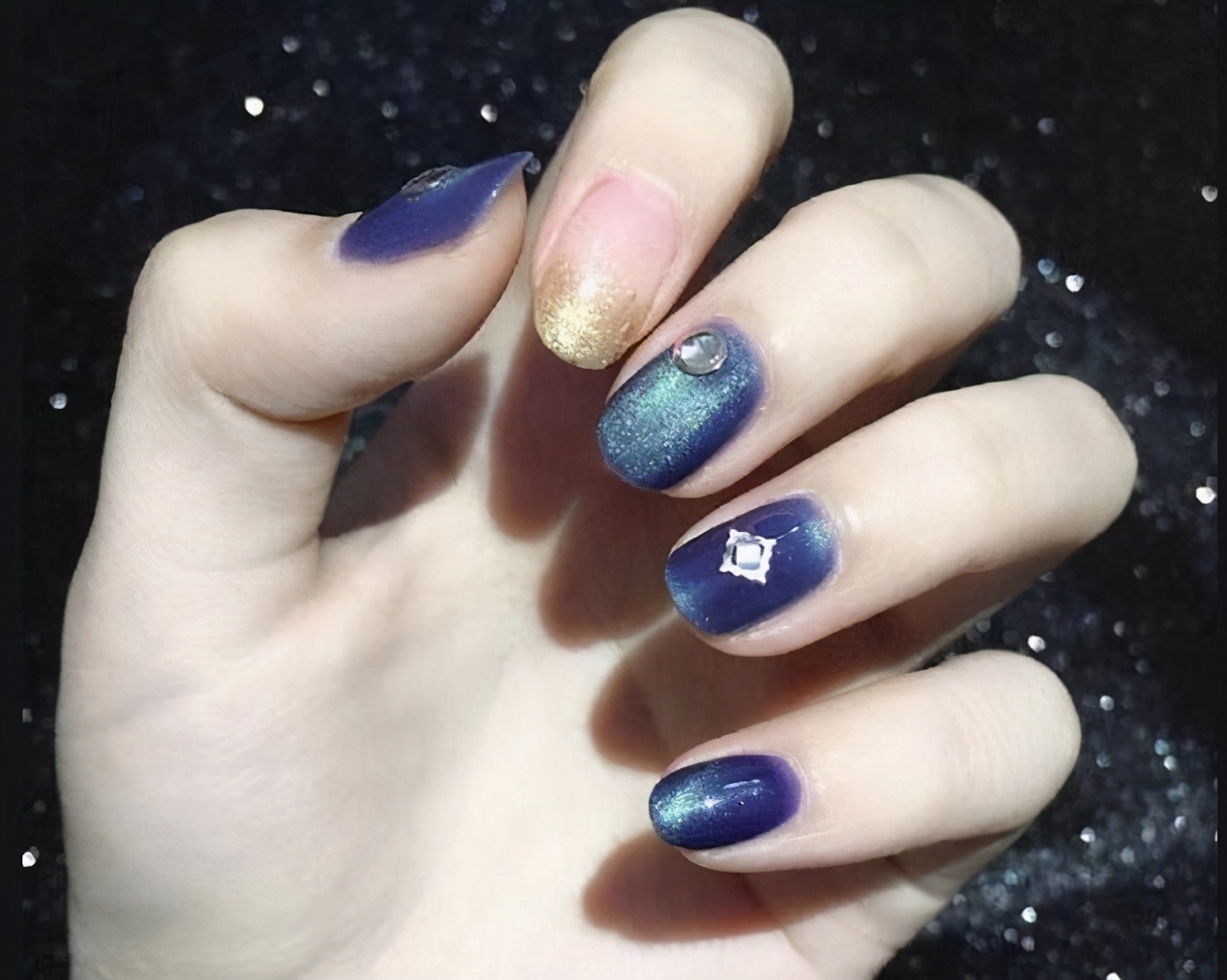 美甲猫眼胶的吸铁石教程视频,猫眼胶的磁铁正确吸法初学者