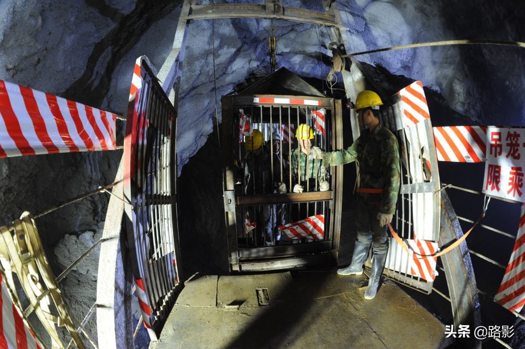 中国高铁隧道,溶洞铁路隧道