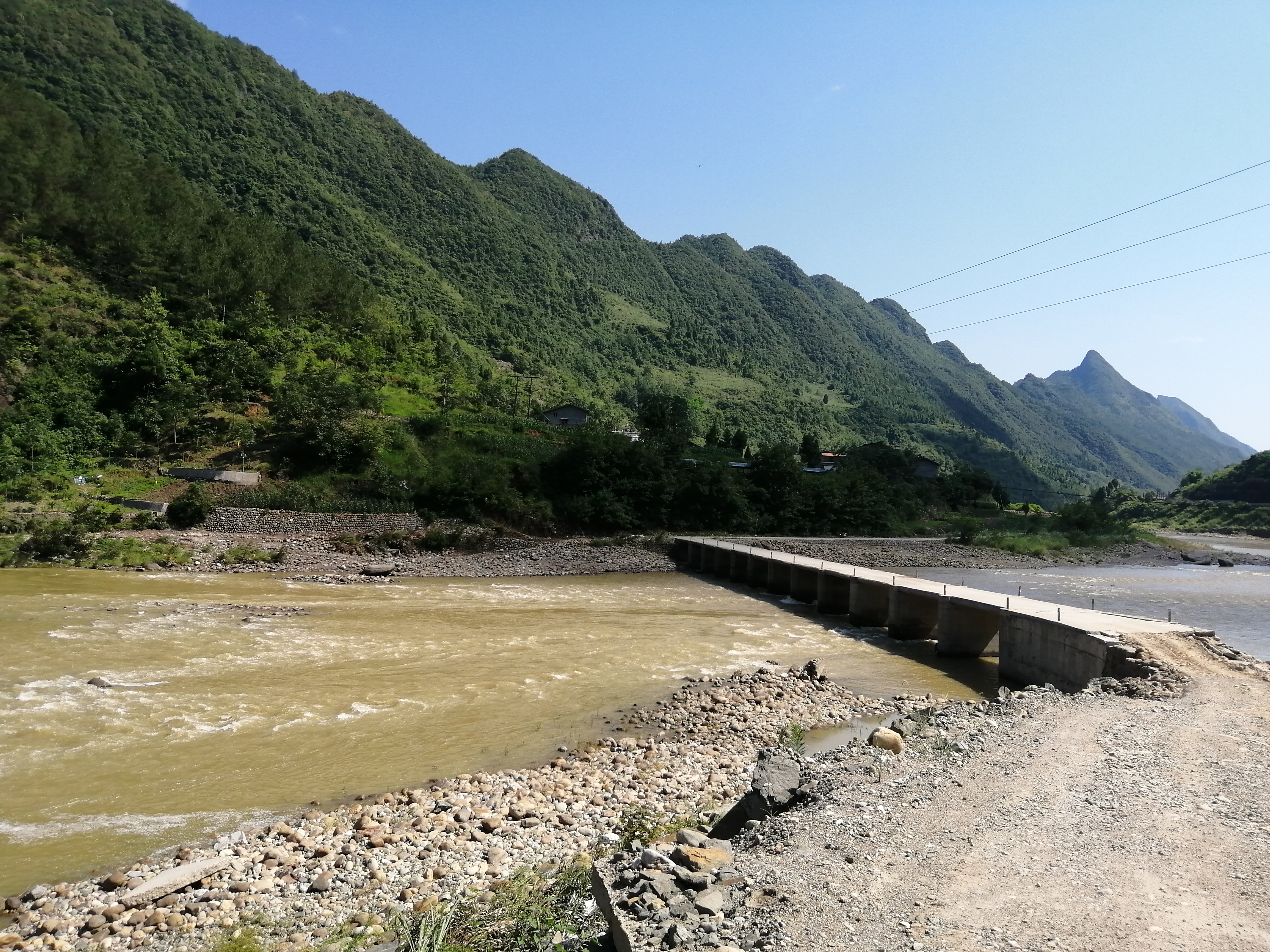 校园生活见证成长作文,一篇中学生优秀作文青春时光