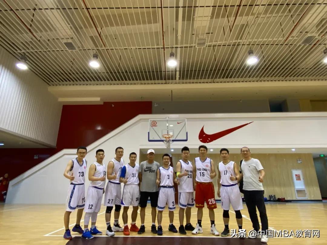 篮球友谊赛丨汇丰对阵中欧，一分险胜