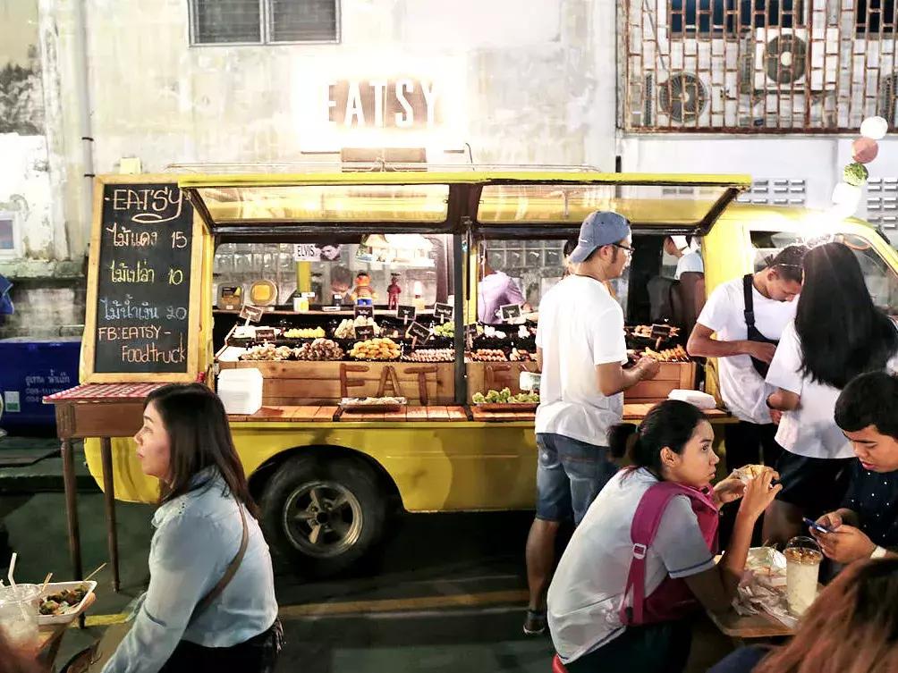 泰国最出名的夜市,泰国最繁华的夜市