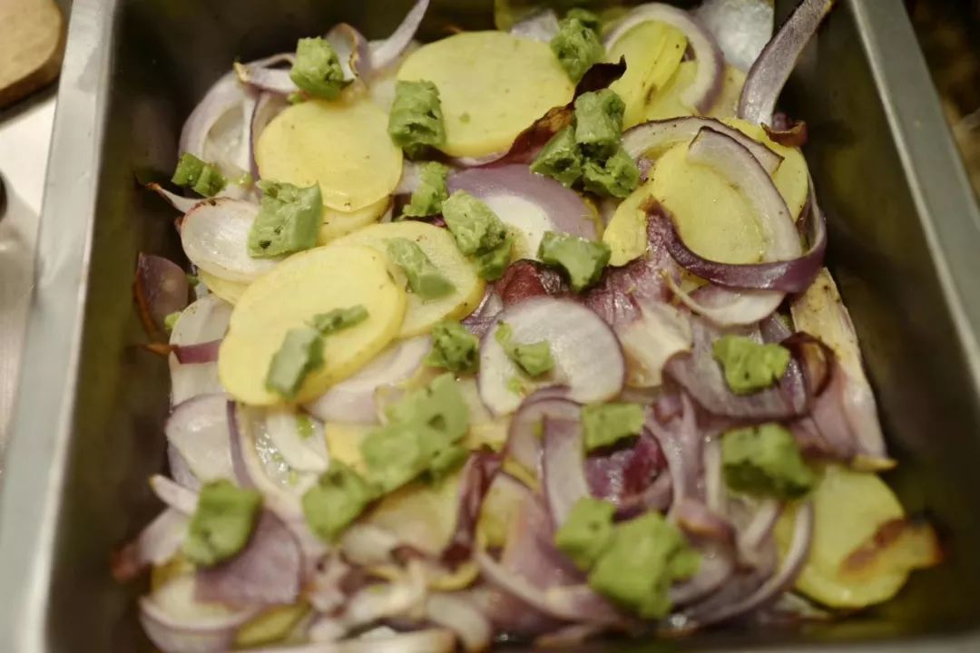 万人定闹钟早起云约早饭，为了去世界各地摆摊卖小吃做准备