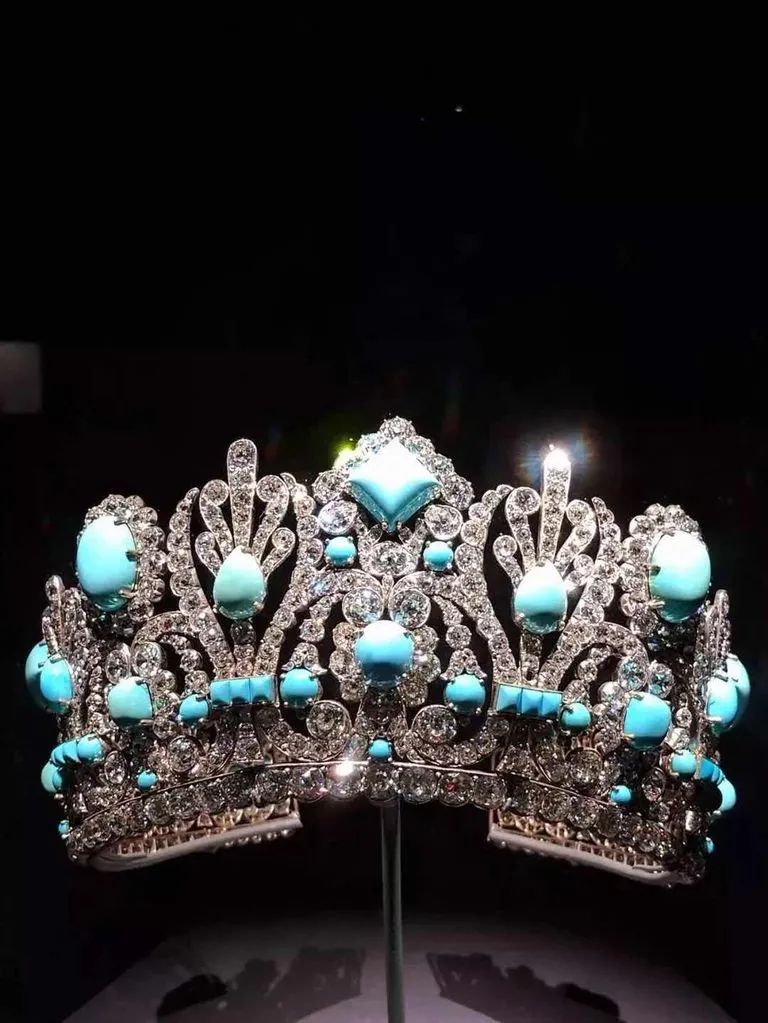 特朗普为三任美女老婆买大钻戒，可比竞选总统“认真”多了