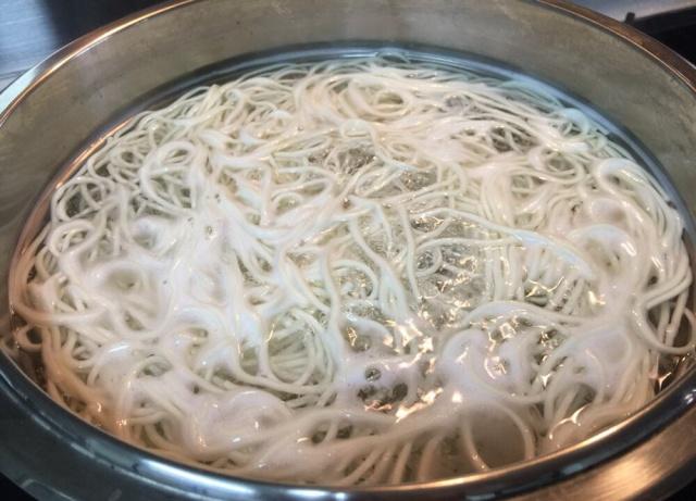 煮面变坨什么原因,煮面老是容易坨在一起