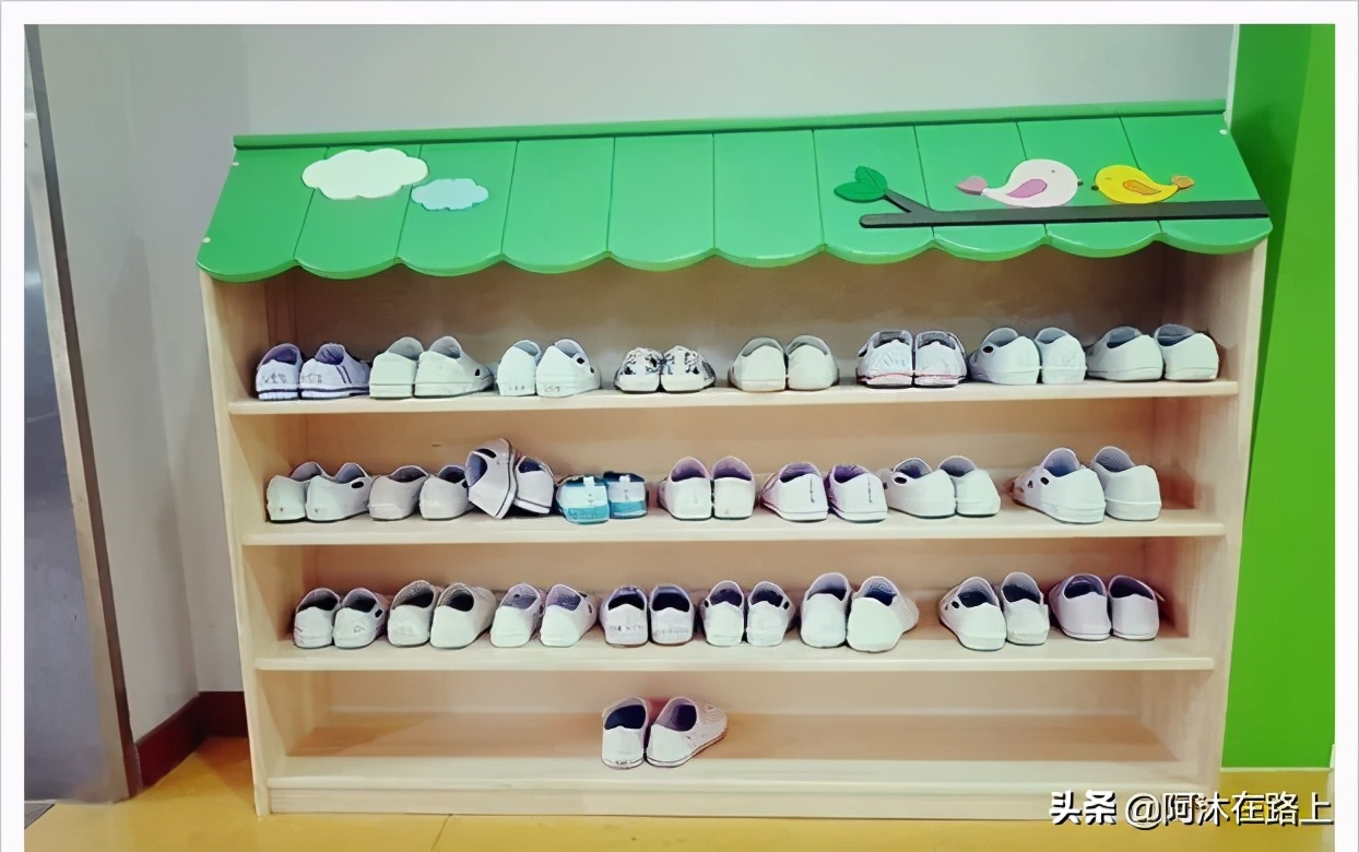 韩国人为什么喜欢拖鞋,为什么韩国人都爱穿三条杠的拖鞋