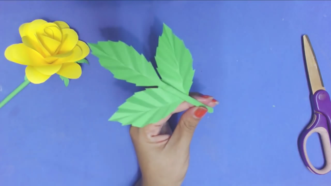 纸艺玫瑰花手工制作方法,纸艺网折最简单的玫瑰花