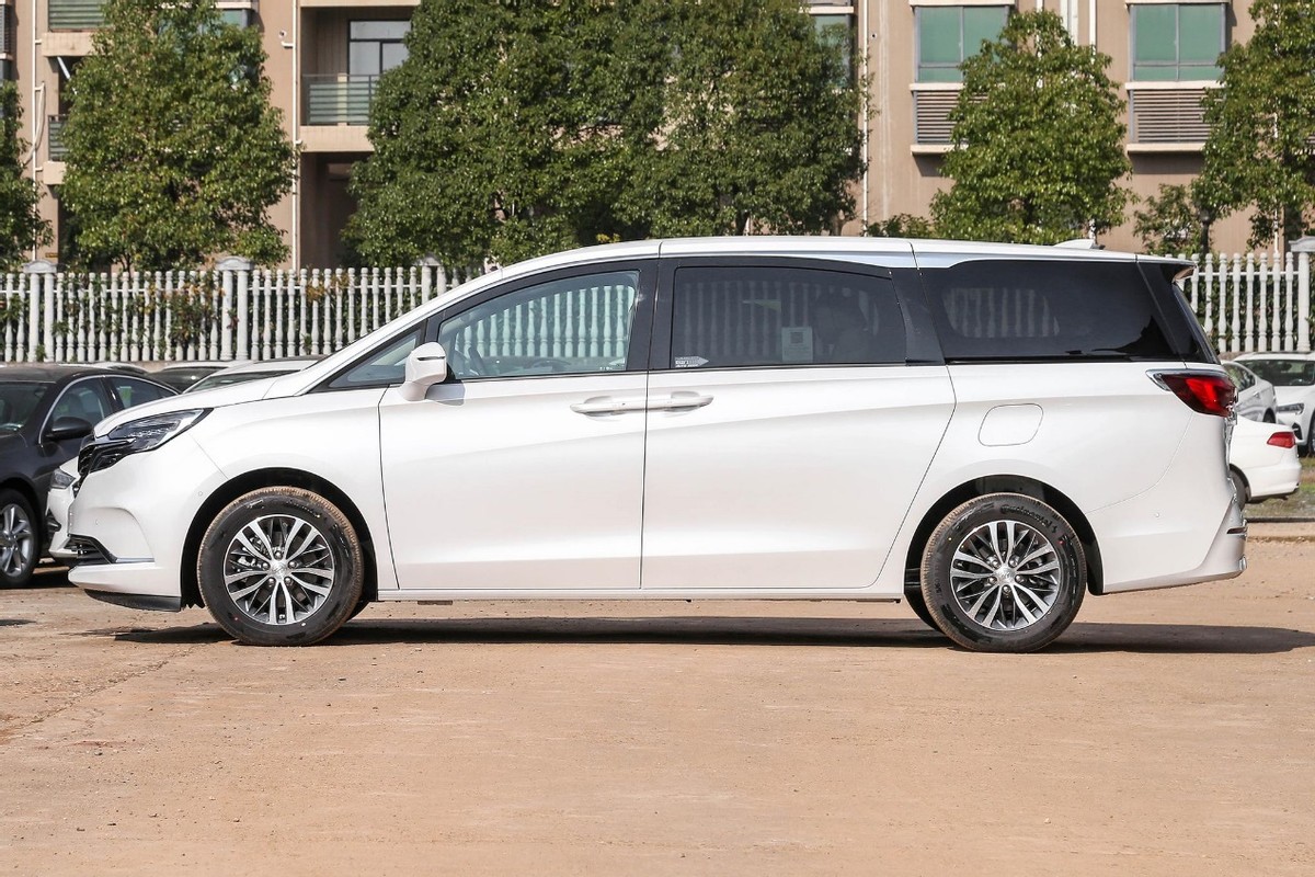 试驾gl8别克3.0,试驾别克gl8新款视频