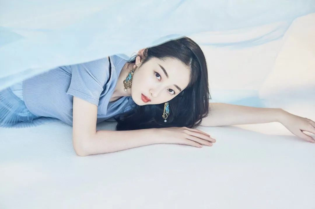 明星卖二手物品争议多,唐嫣吴昕被吐槽,她竟然卖过期产品!