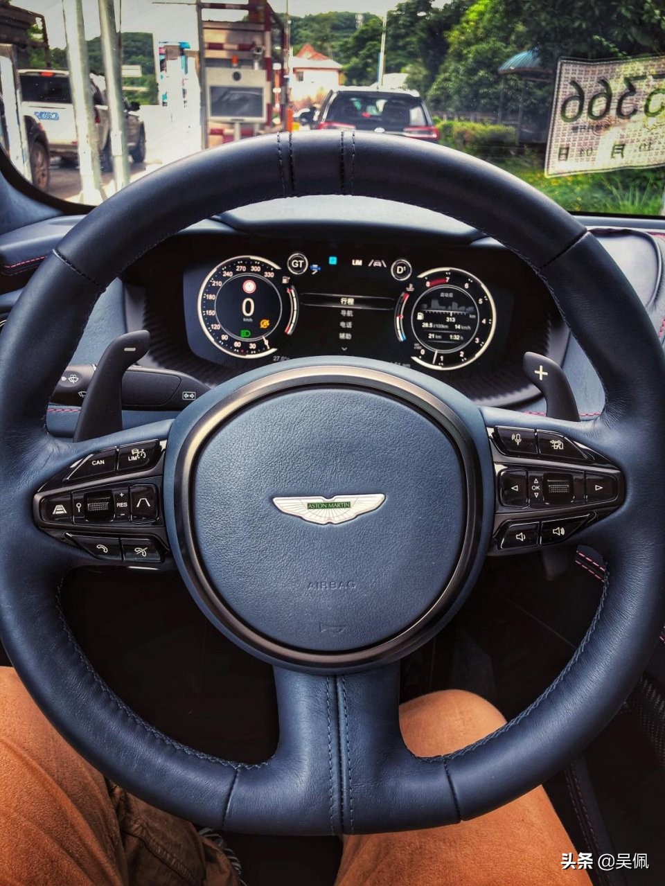 300万的阿斯顿马丁视频,阿斯顿马丁dbx2024款评测