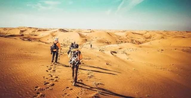 为何沙漠中看到石头一定要捡,为何在沙漠中特见石头一定要捡