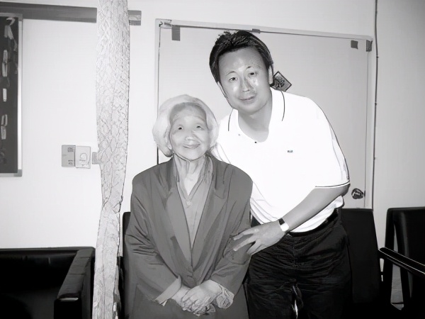 《潜伏》原型，45年后终回大陆