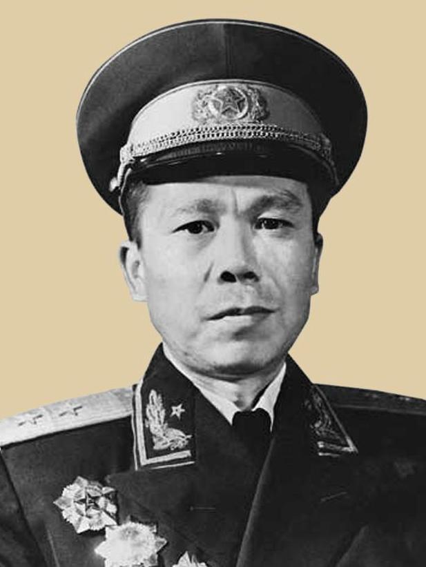 攻不下，统统杀头！对越作战*世友许**暴怒如雷，政委打圆场被怼