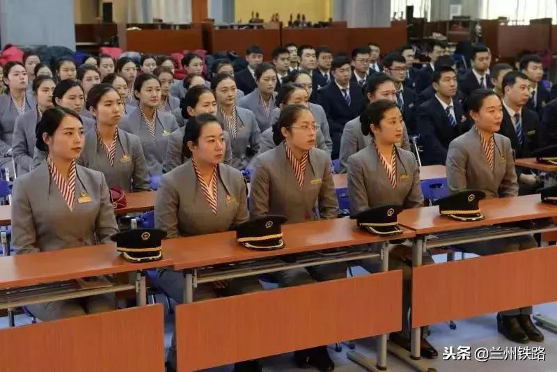 中国铁路制服发展史的图片,中国铁路制服发展历程