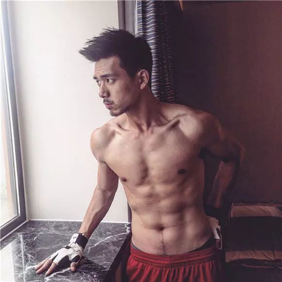 亲爱的热爱的韩商言腹肌,韩商言露出全部腹肌