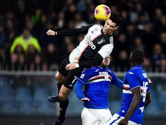 35岁的c罗依然是场上最亮的星,38岁的c罗依然站在足球之王