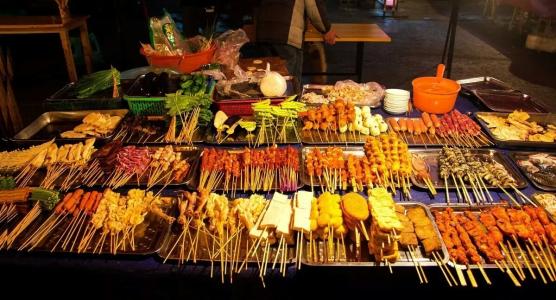 现在流行摆地摊摆什么地摊最赚钱,现在摆地摊哪种行业最赚钱