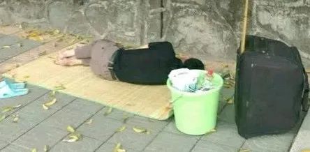 买了一套房子可一点也不高兴,买一套房子就花了几十万