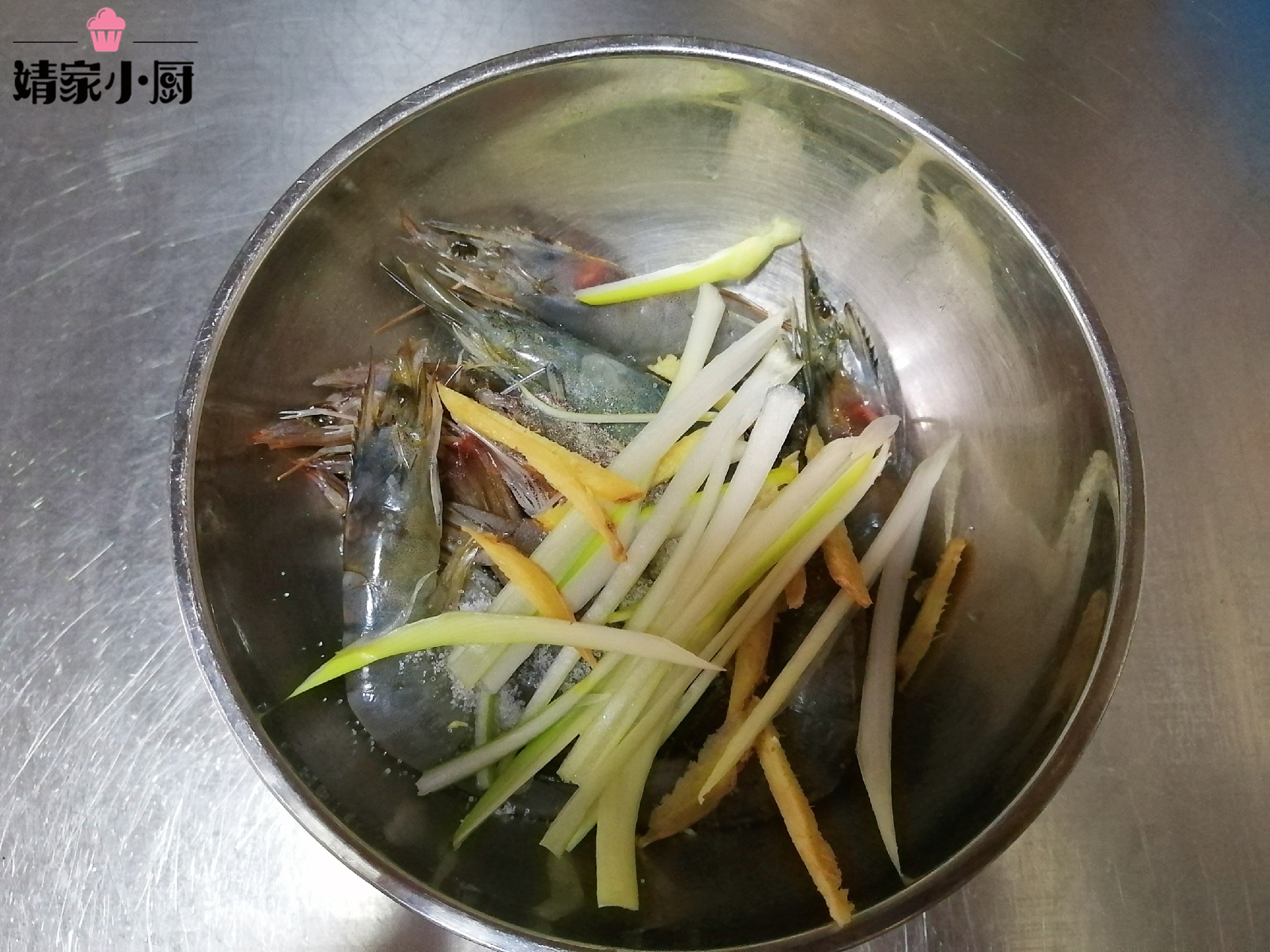 口感酥脆的避风塘炒虾,白灼虾10分钟快手菜