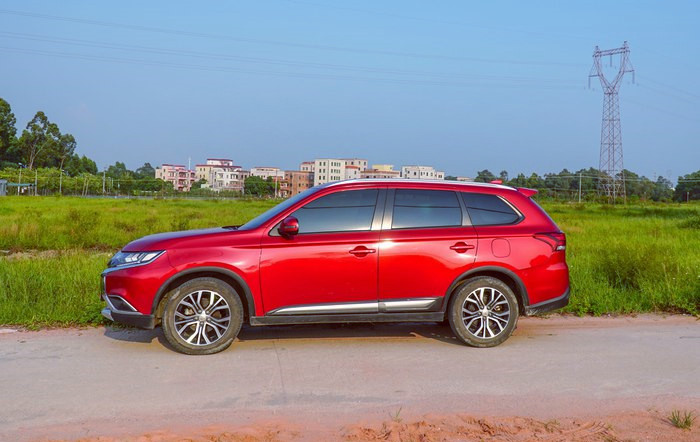 欧蓝德选2.0还是2.4油耗差别大吗,欧蓝德荣耀版配置油耗