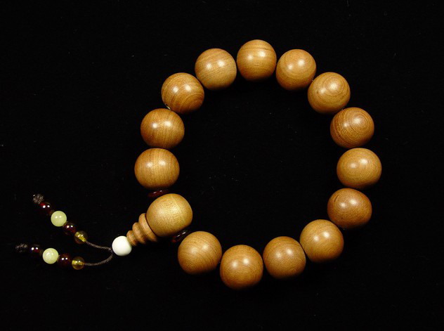 小叶紫檀佛珠手串如何盘玩和保养,贡木手串108颗如何盘玩与保养