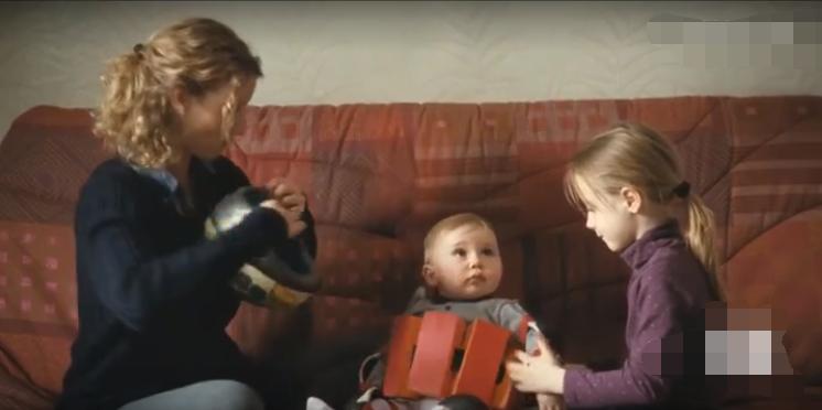 男孩背后长了一只翅膀,男孩身上长了一对翅膀是什么电影