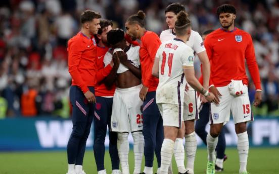 无论输赢,欧洲黑人足球运动员都无法摆脱种族主义