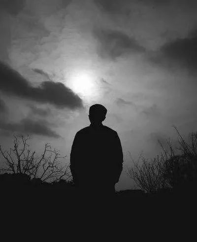 40岁单身女人要面对什么问题,单身的黄金年代如何面对爱情