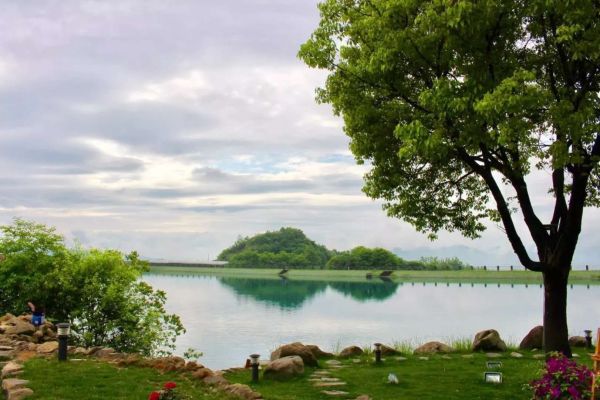 杭州桐庐宜居养生园一线临水，中式合院适合养老度假，产权40年