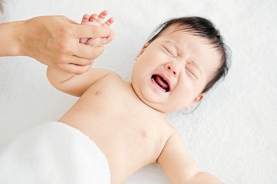 宝宝肚子疼怎么引起的,宝宝肚子痛一般是什么原因引起的