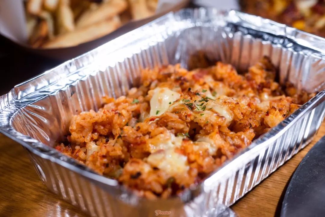 这是一家神奇Pizza小店，居然默默霸占着海口点评西餐榜TOP1